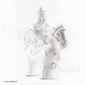 Cavaliere a cavallo in terracotta
