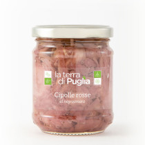 Rote Zwiebeln in Negroamaro-Wein